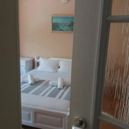 Albatros Guest house *